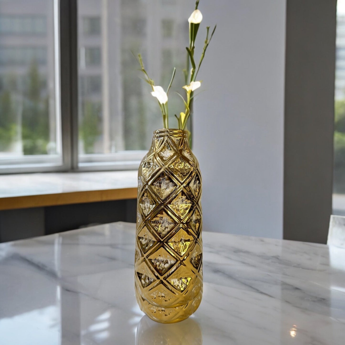 GOLDEN AND WHITE CERAMIC