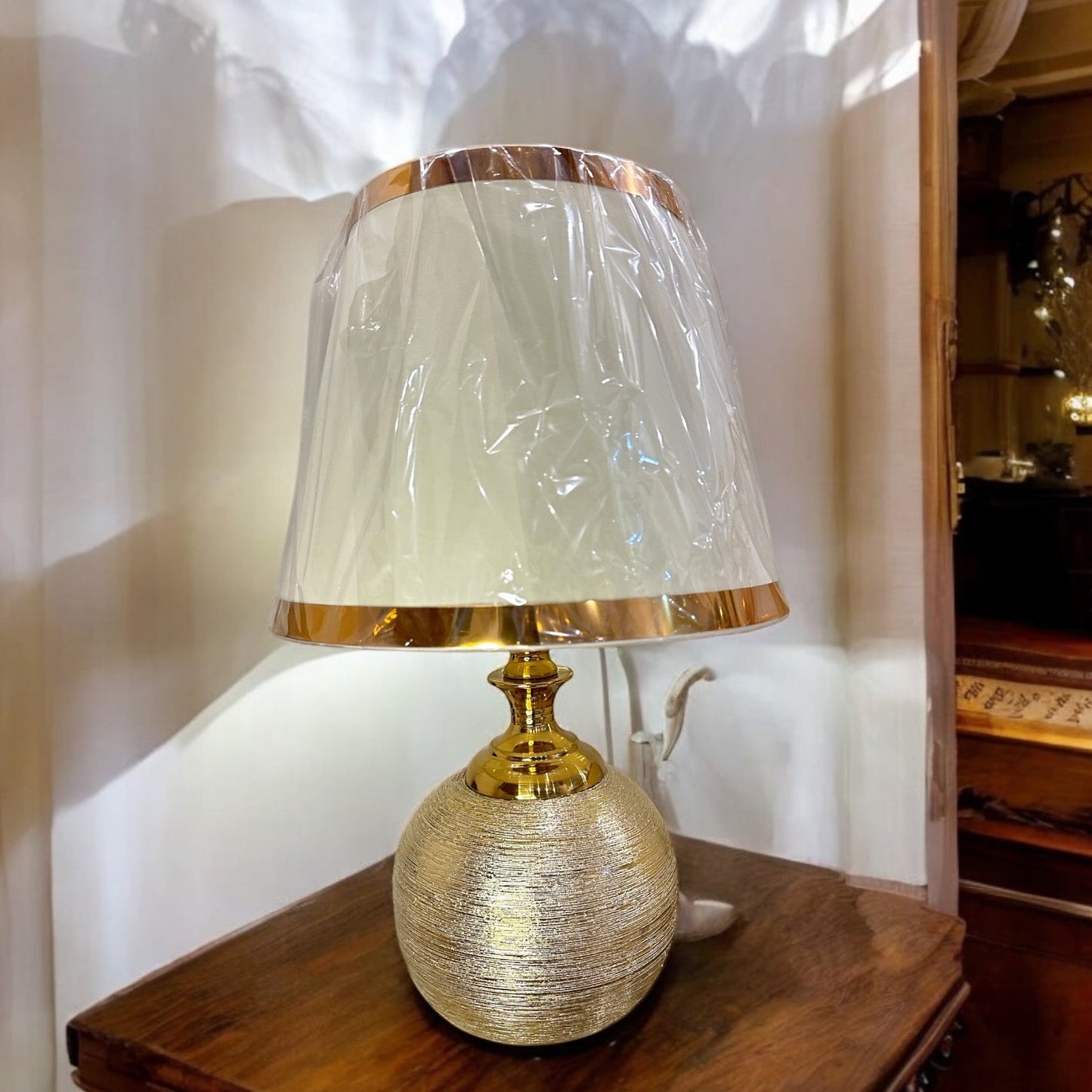 GOLDEN CERAMIC LAMP