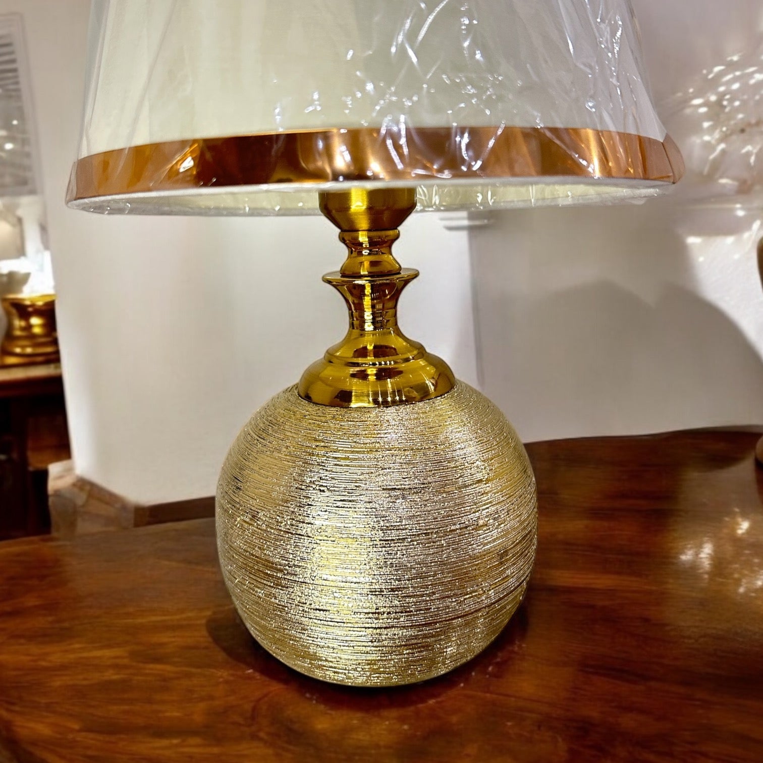 GOLDEN CERAMIC LAMP
