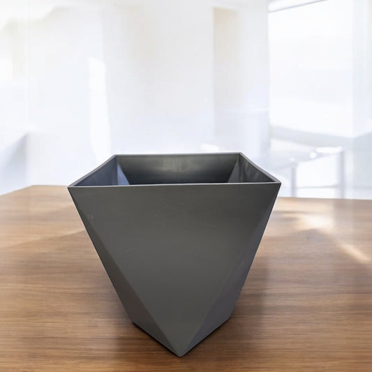 DIAMOND SHAPED PLANTER