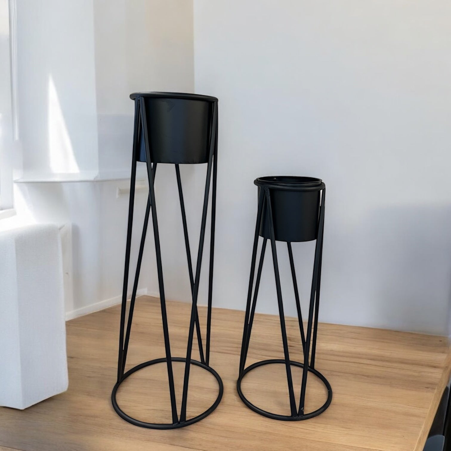 BLACK METAL PLANTERS